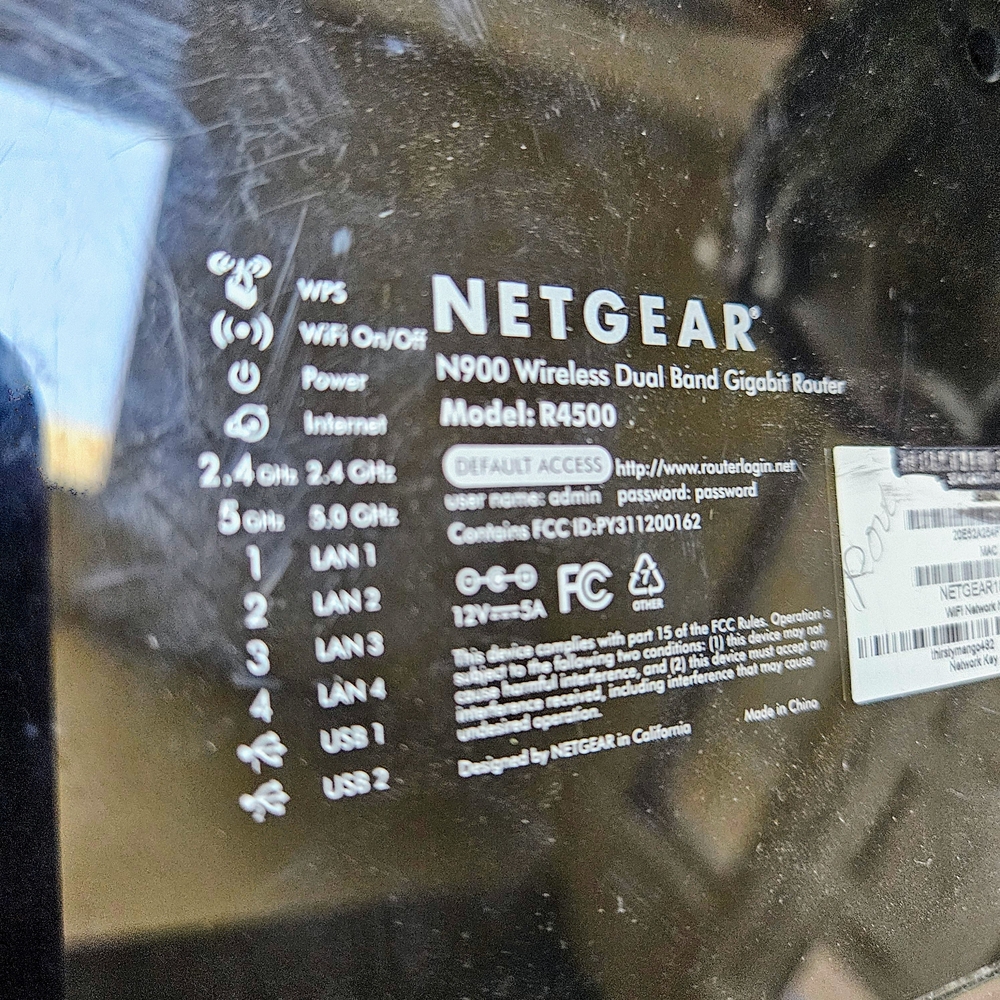 NETGEAR N900 Wireless Dual Band Gigabit Router, Model: R4500 - Picture 3 of 6